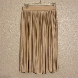 Charlotte Russe Cream/Gold Midi Pleated Skirt, Size: S